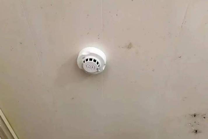 天花板上的报警器一直响怎么办缩略图