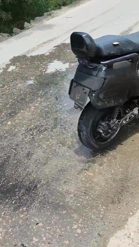 电动车一走颠簸路面就哒哒响图标