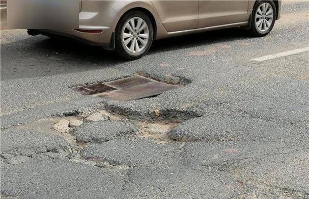 车子过颠簸路面咯噔响缩略图