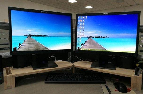两个显示器跨屏显示一个画面游戏截图