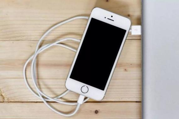 iphone充电器一拔就关机缩略图