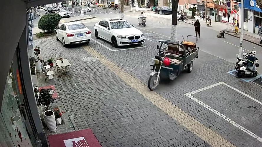 电动三轮车显示屏一直亮缩略图