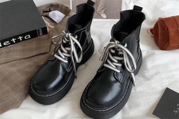 所有的马丁靴走路都有嘎吱声吗?缩略图