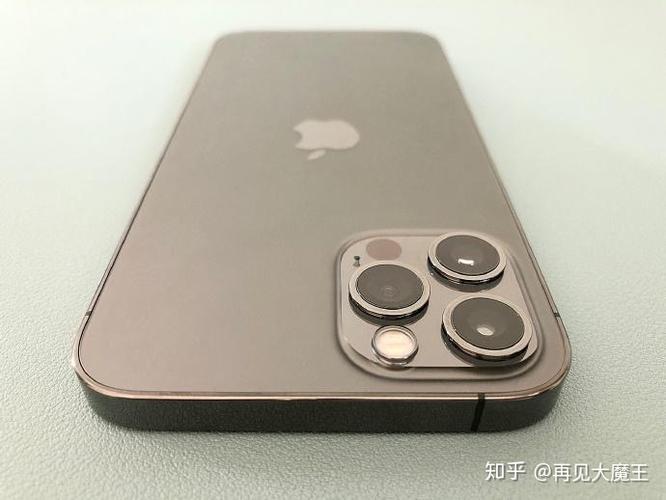 苹果12摄像头旁边的小孔是什么图标