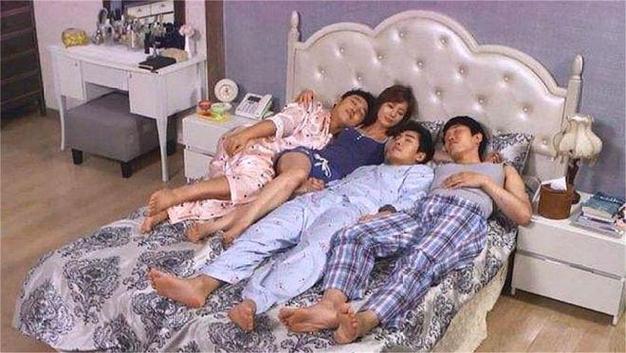 印度一夫多妻制晚上一起睡吗缩略图