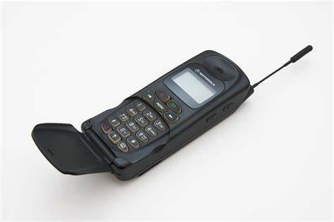 摩托罗拉最早的翻盖手机缩略图