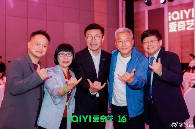 爱奇艺龚宇一家4口全家福图标