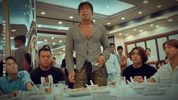 乌鸦哥抬手GIF表情包缩略图