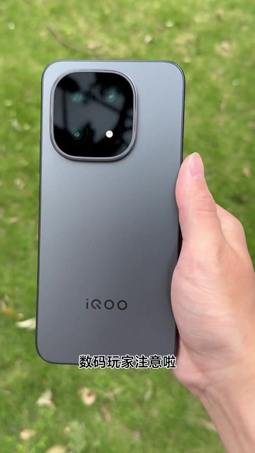 iqoo15前置摄像头旁边小圆环图标
