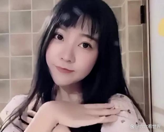 一条小团团在直播中的主要内容缩略图