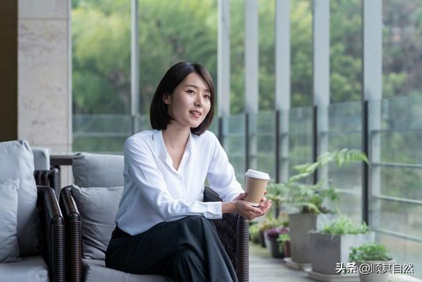 女生开始频繁发朋友圈图标