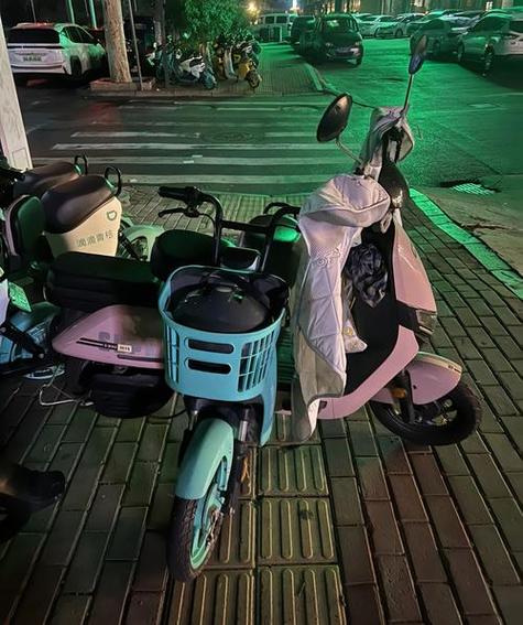 电动车一坐人嘎吱嘎吱响缩略图