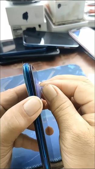 手机壳裂了用什么胶水缩略图