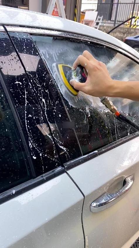 汽车前挡玻璃膜残留怎么清除图标