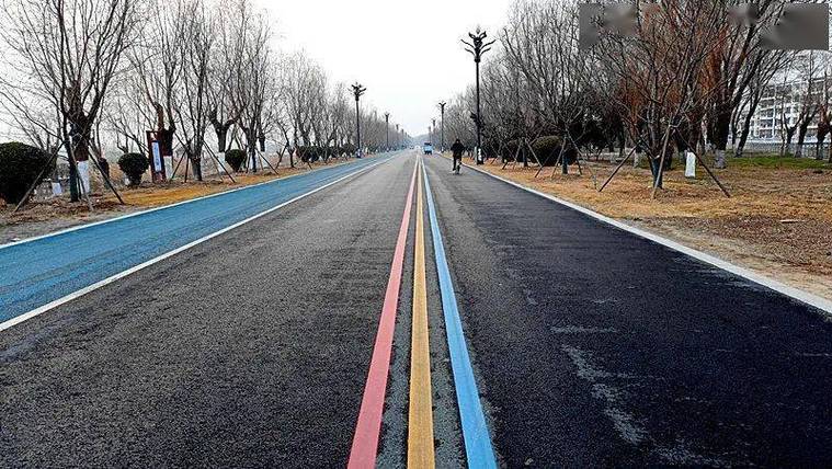 路中间的三条线红黄蓝的含义缩略图