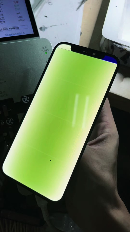 苹果手机屏幕一会绿一会正常缩略图