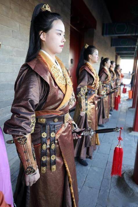 古代小姐的侍卫叫什么缩略图