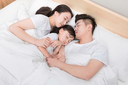 贾玲一家三口全家福照图标