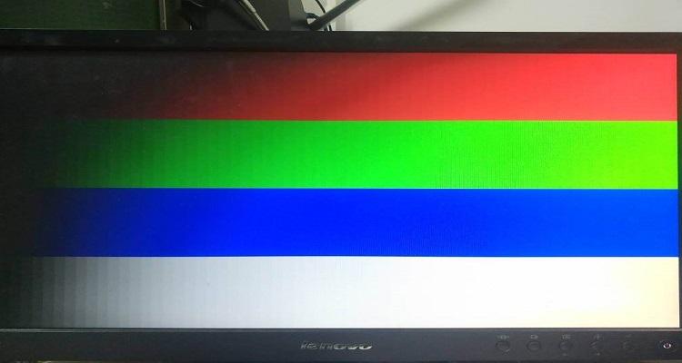 电脑屏幕白红绿蓝黑是什么情况缩略图