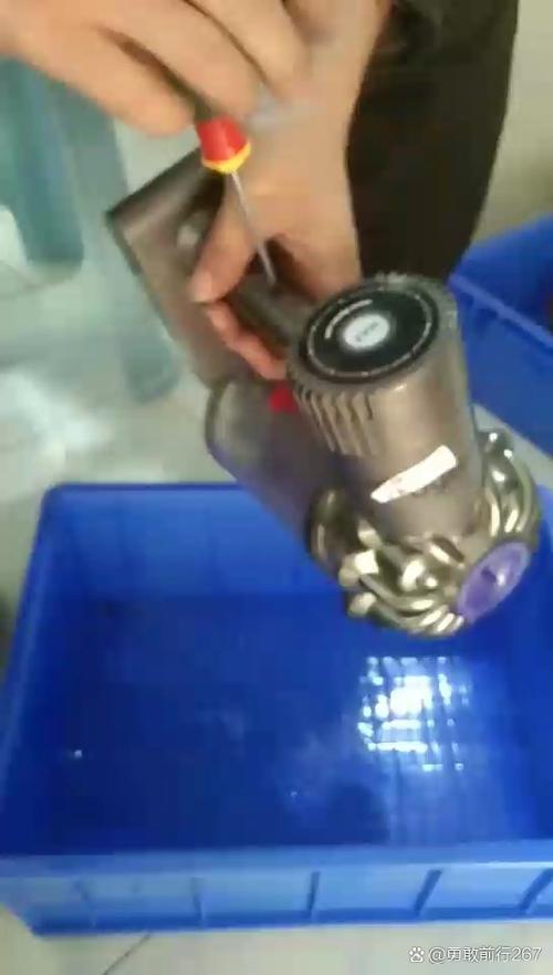 戴森吸尘器拆卸教程视频缩略图