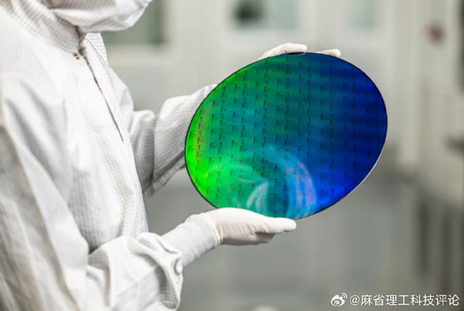 量子芯片用什么材料做的游戏截图