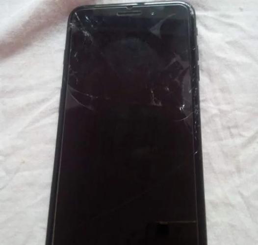 苹果手机摔了一下屏幕上出现黑色缩略图