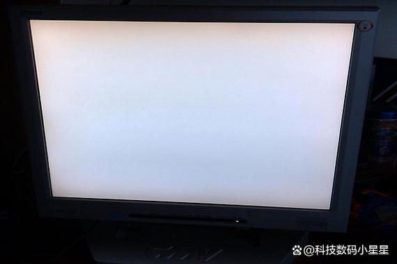 电脑进入桌面白屏缩略图