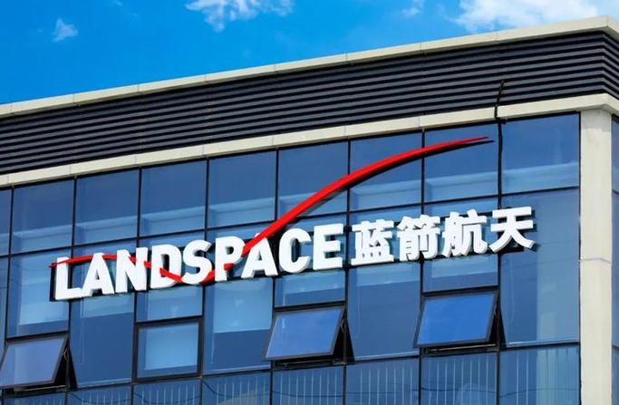 蓝底白色箭头向右指示缩略图