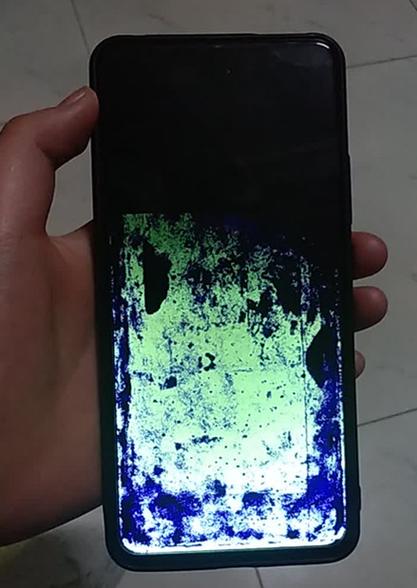 苹果手机屏幕出现彩色斑块缩略图