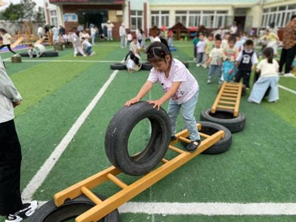 幼儿园平衡木活动目标缩略图