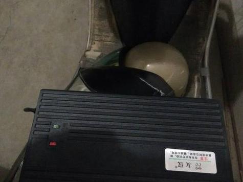 玩具车充电器显示绿灯缩略图