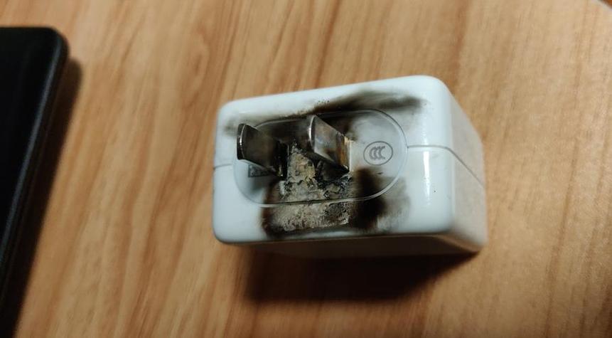 充电器有焦味还能用吗缩略图