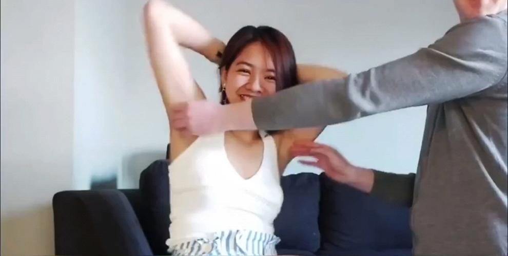 小姐姐挠痒痒挑战搞笑视频缩略图