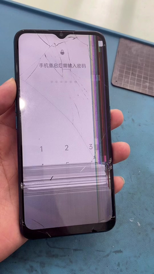 屏幕摔了出现彩色条纹图标