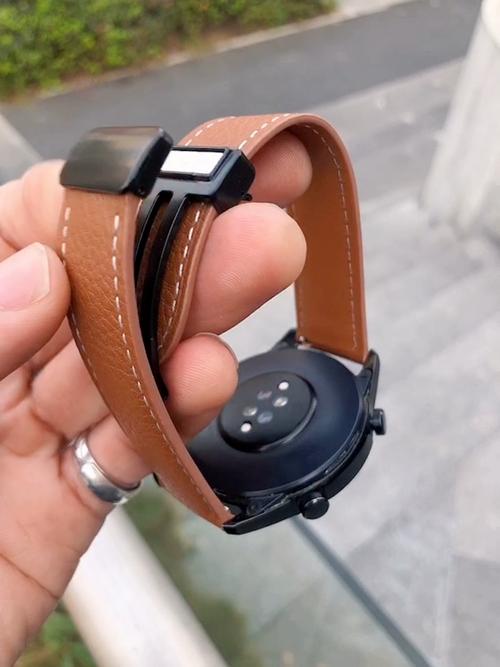 华为gt2怎么更换相册表盘游戏截图
