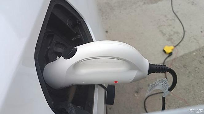 玩具车充电器一直红灯缩略图