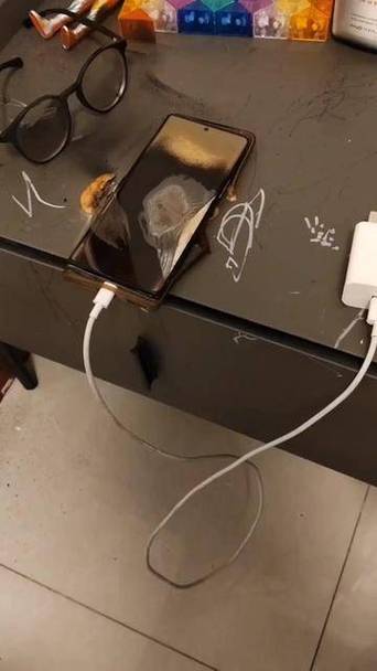 手机有烧焦味道有事吗图标