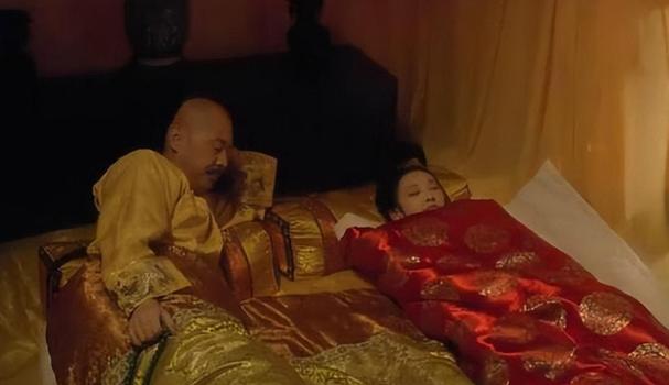 穿越巨龙皇帝各种宠幸后宫的小说缩略图