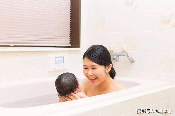 妈妈洗澡被孩子青春期看见怎么办呢图标