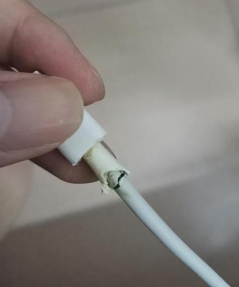 k60手机充电口一充电就有烧焦的味道缩略图