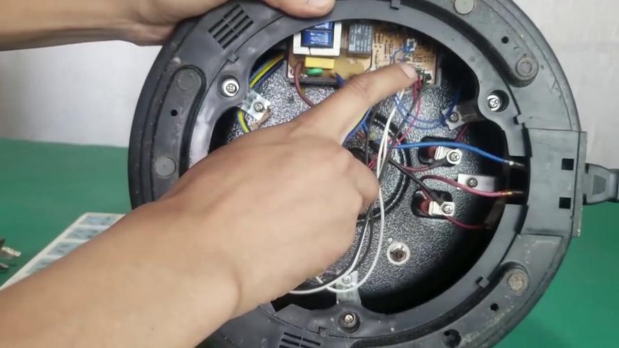 九阳电饭煲出现e1是什么故障缩略图