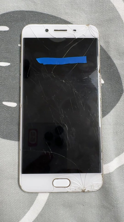 oppo手机屏幕上出现黑色一片游戏截图