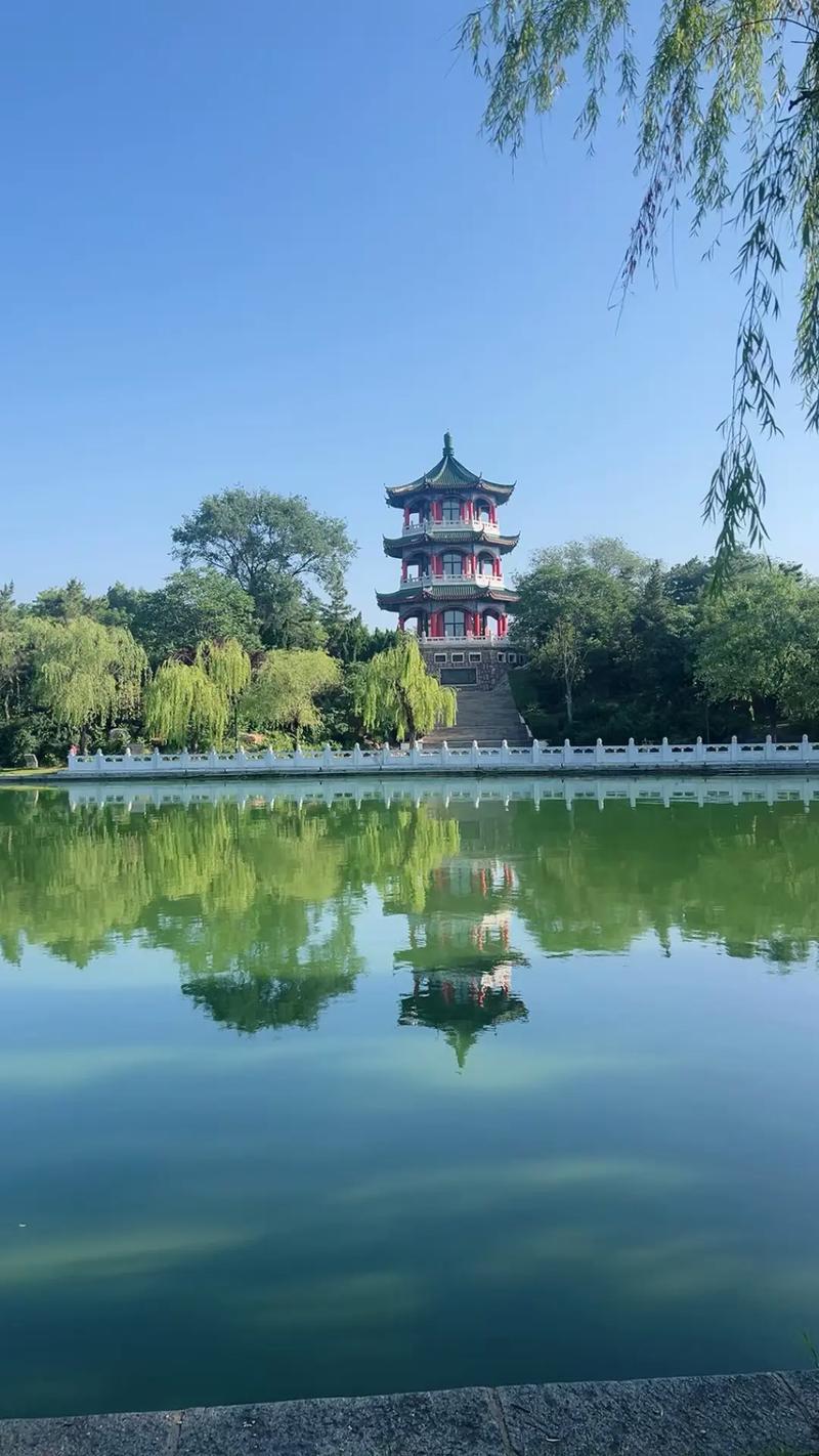 楼台倒影入池塘的上一句诗是什么