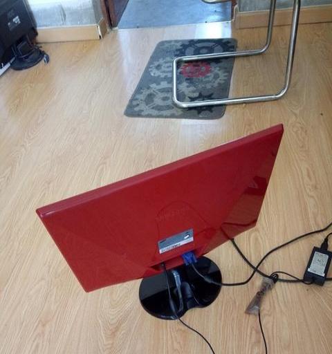 电脑显示器有红色的小点缩略图