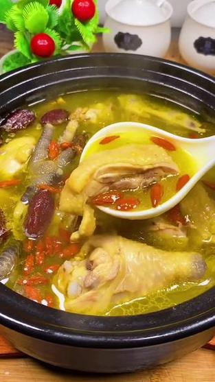 老母鸡煲汤放什么食材缩略图