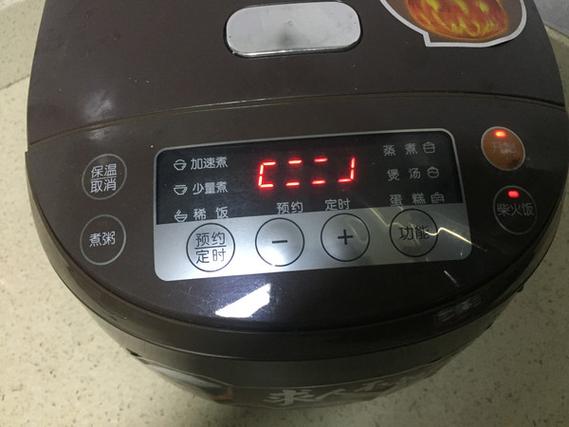 电饭锅按下煮饭键,保温灯亮怎么回事缩略图