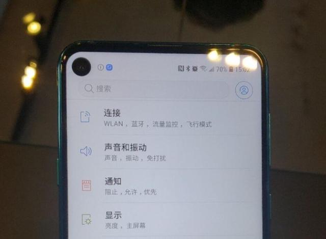 屏幕挖孔是什么意思缩略图