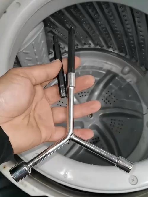 全自动洗衣机怎么拆卸清洗内桶缩略图