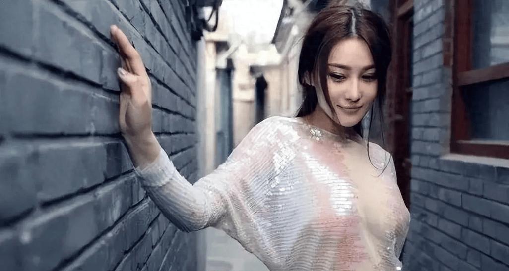 演员张馨予的个人资料图片缩略图