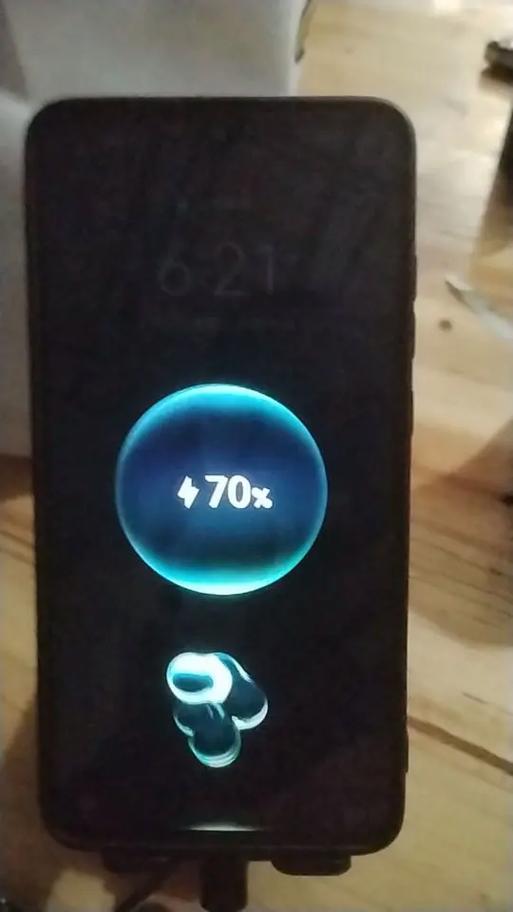 苹果充上电了但是没有闪电的标志游戏截图